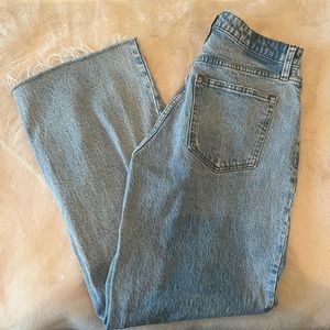 Abercrombie & Fitch The 90s Relaxed High Rise Curve Love Jeans (Light Wash)